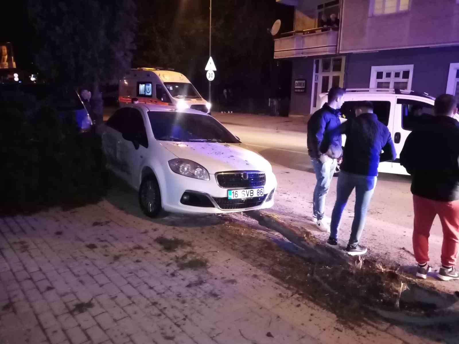 Bursa’da hafif ticari araç ile otomobil çarpıştı: 4 yaralı