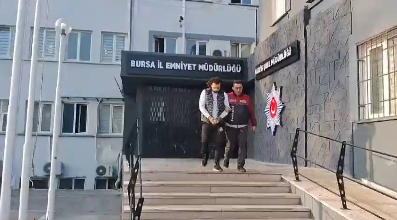 Bursa’da akılalmaz hırsızlık : Tavan arasına koyduğu 650 bin TL’lik altın ve paraları çalındı