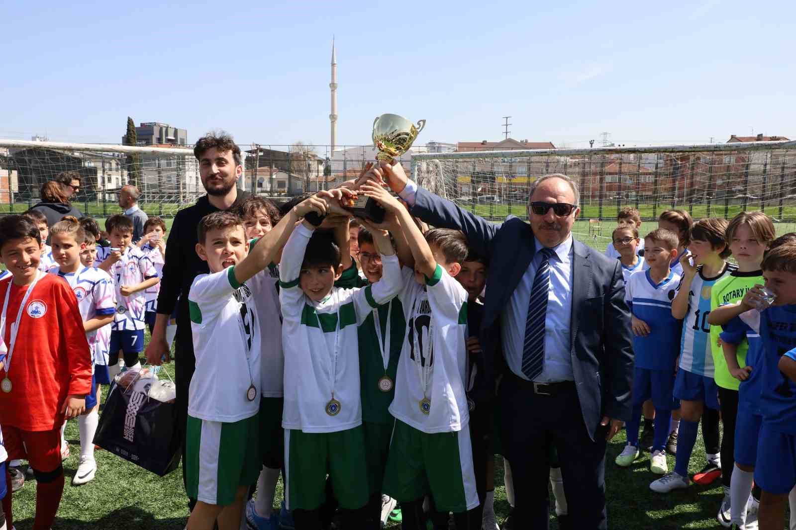 İlkokul Futbol Şenliği’nde kupalar sahiplerini buldu