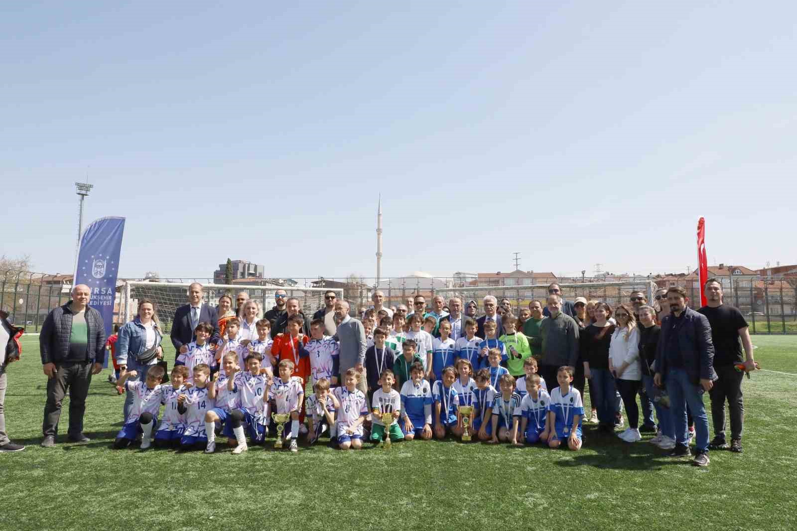 İlkokul Futbol Şenliği’nde kupalar sahiplerini buldu