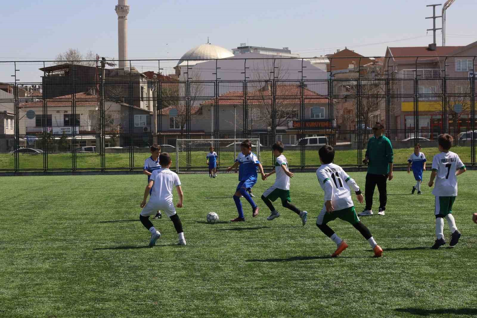 İlkokul Futbol Şenliği’nde kupalar sahiplerini buldu