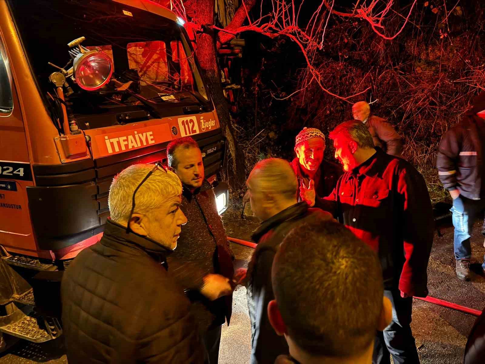 Milletvekilinin ziyareti sırasında köy evinde yangın çıktı