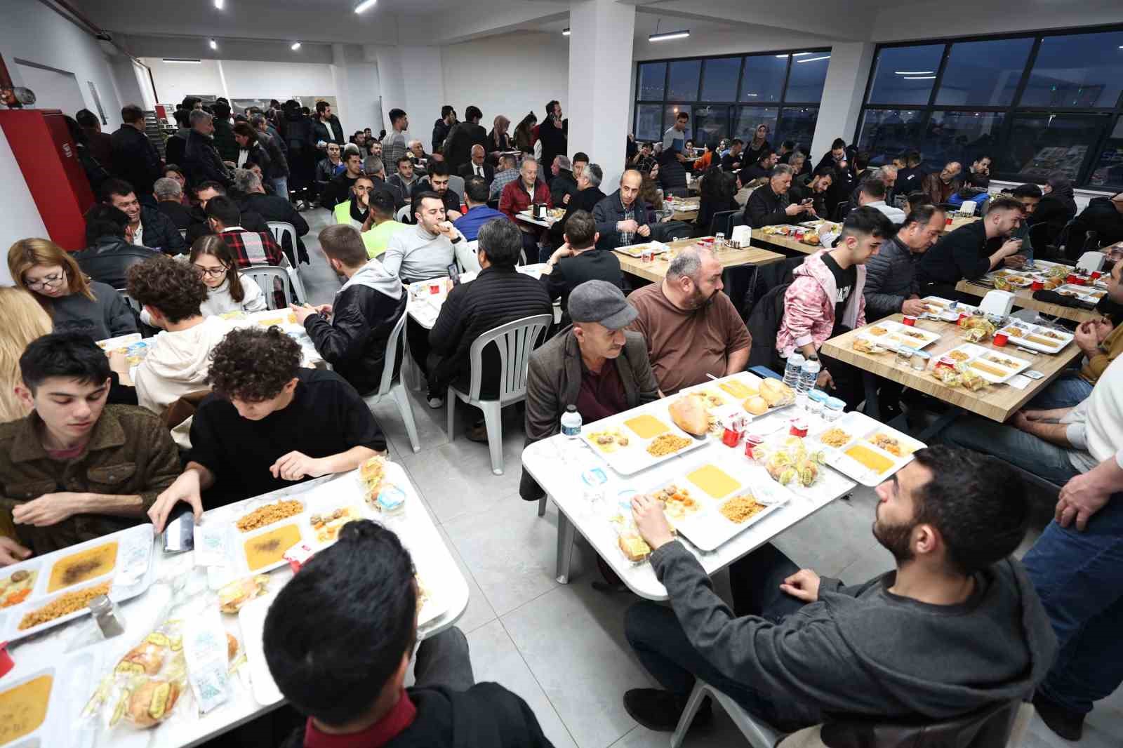 Binlerce Nilüferli iftar sofralarında buluşuyor