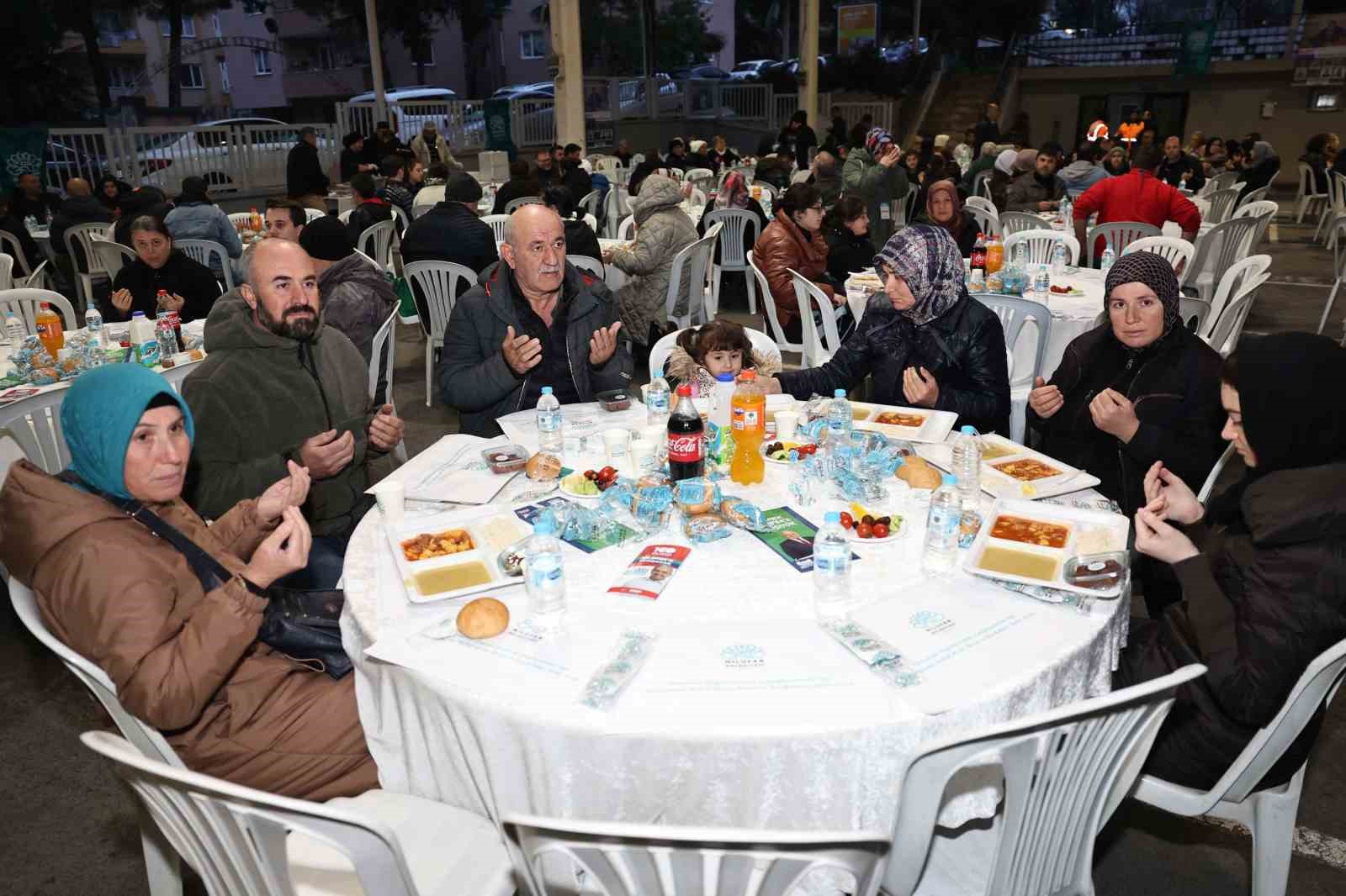 Binlerce Nilüferli iftar sofralarında buluşuyor