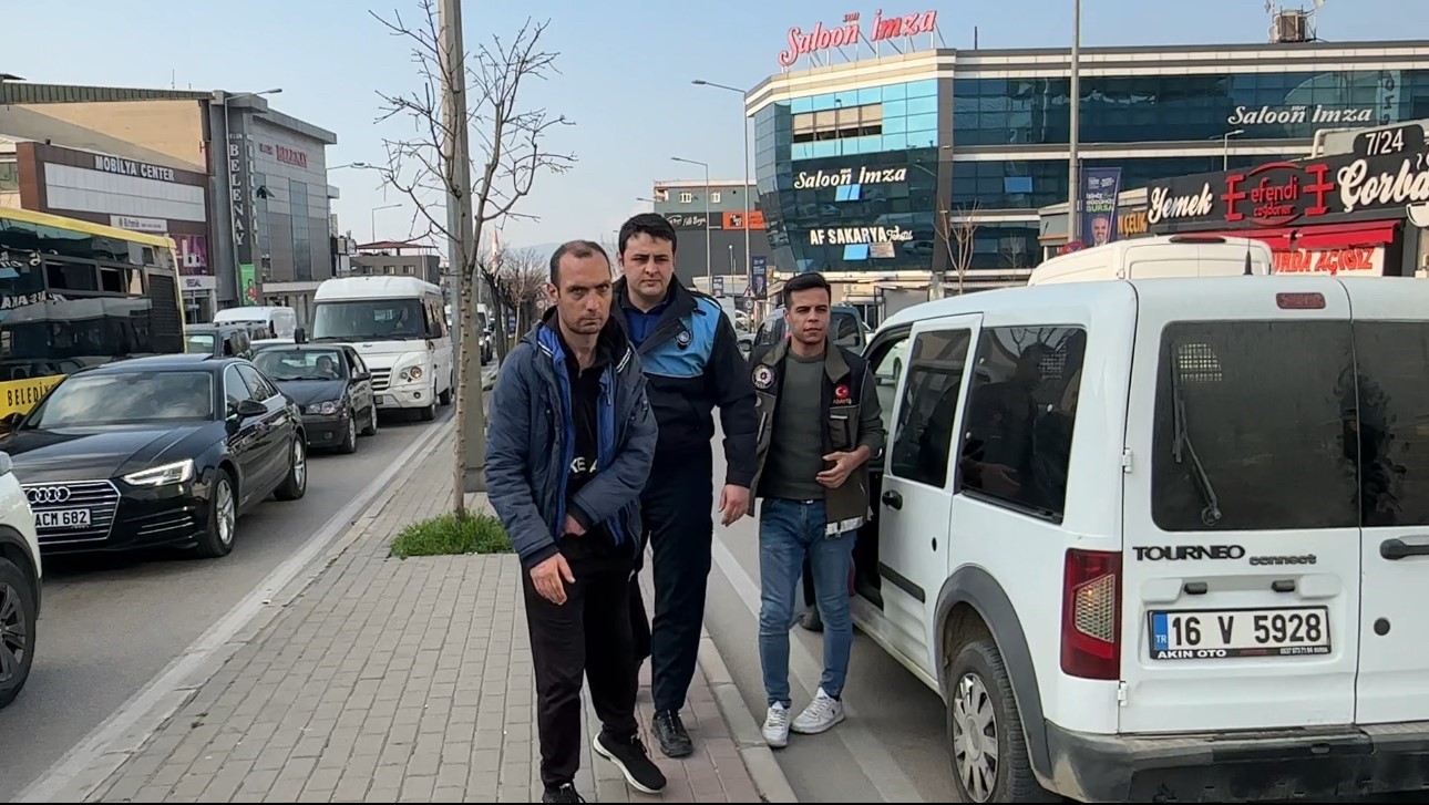 (Özel) Bursa’da dilenci operasyonu...Polis ve zabıta birer birer topladı