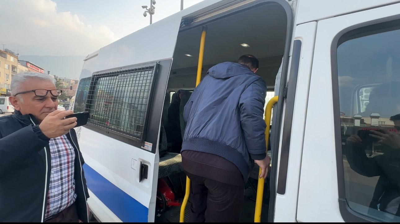 (Özel) Bursa’da dilenci operasyonu...Polis ve zabıta birer birer topladı