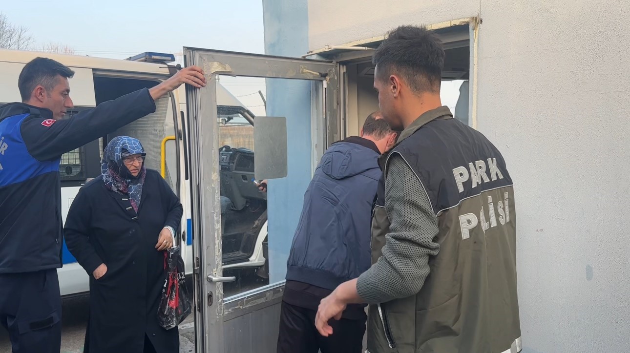 (Özel) Bursa’da dilenci operasyonu...Polis ve zabıta birer birer topladı