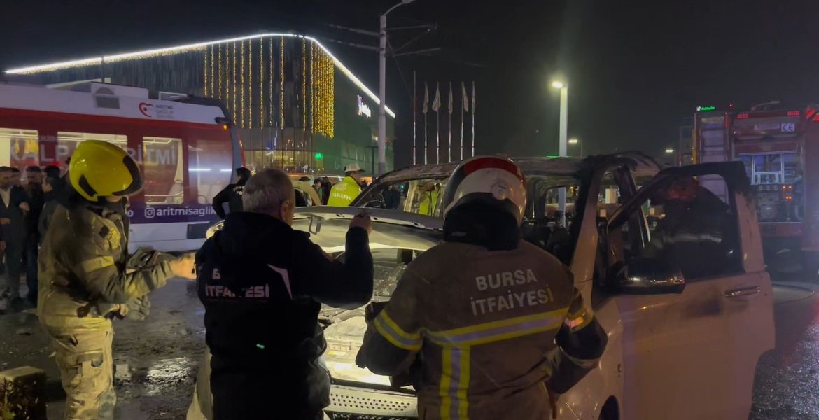 Bursa’da büyükşehir belediye başkan adayının makam aracı alev alev yandı