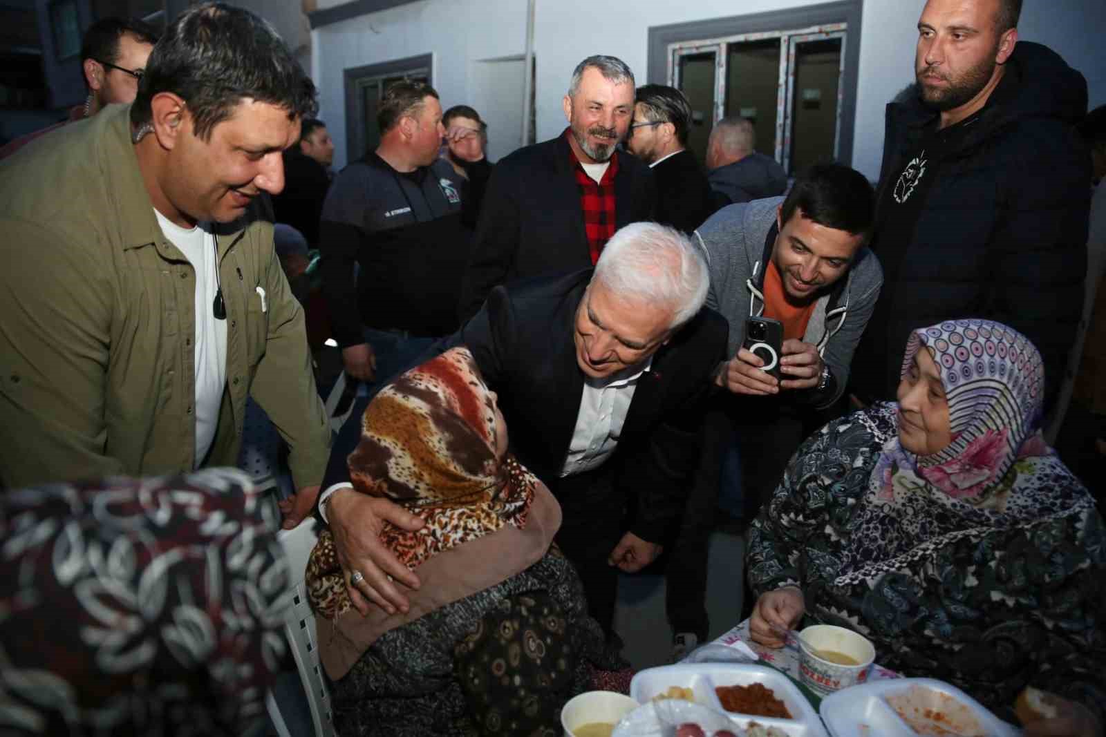 Mustafa Bozbey: “Kentsel dönüşüm sözcüğüne hakaret ediyorlar”