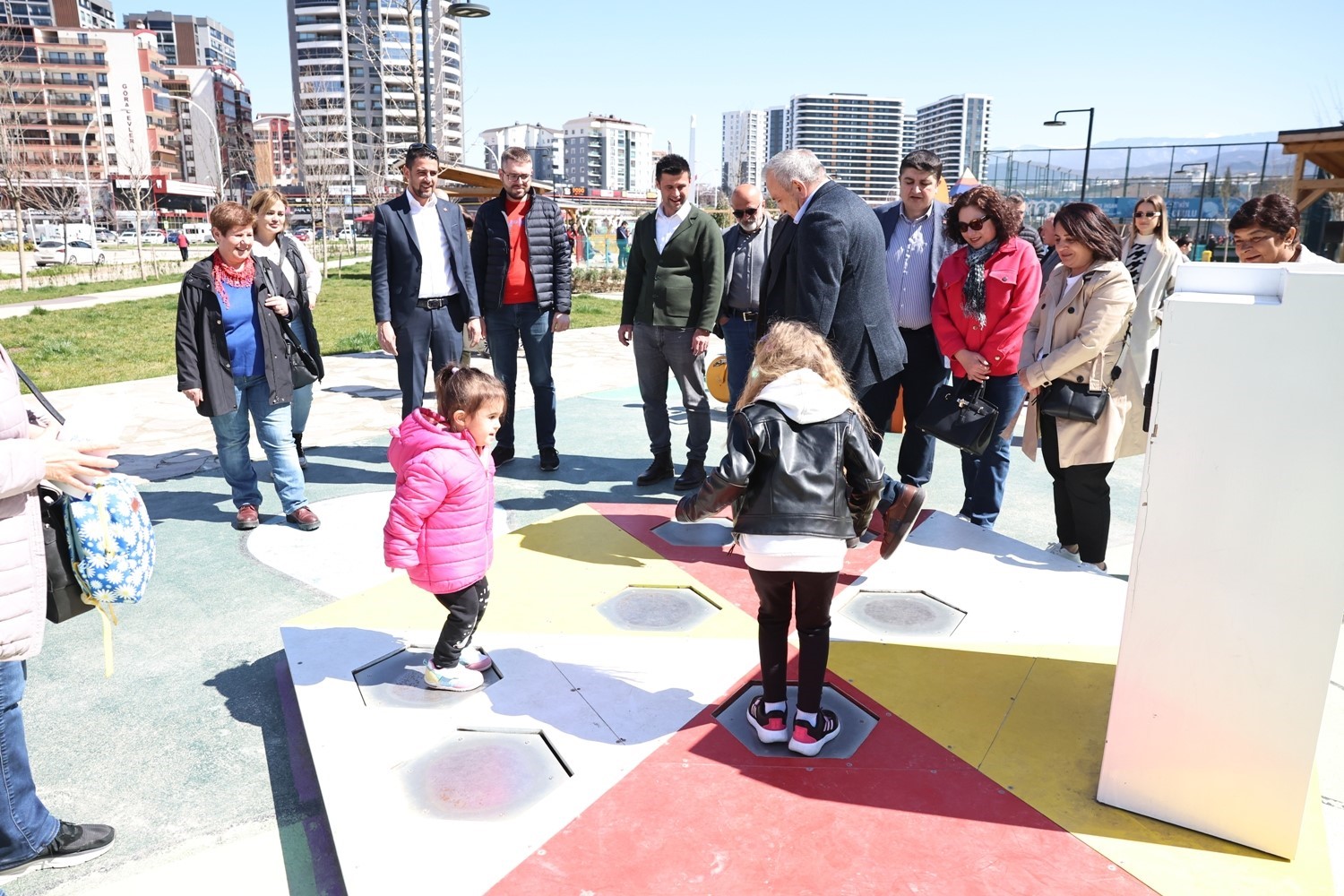 Şadi Özdemir: “Nilüfer’e yaşayan sokaklar kazandıracağız”