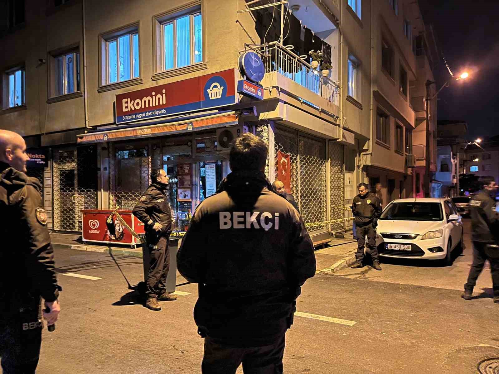 Önce husumetliler sonra aileler birbirine girdi... Kiracı, dükkan sahibini silahla yaraladı