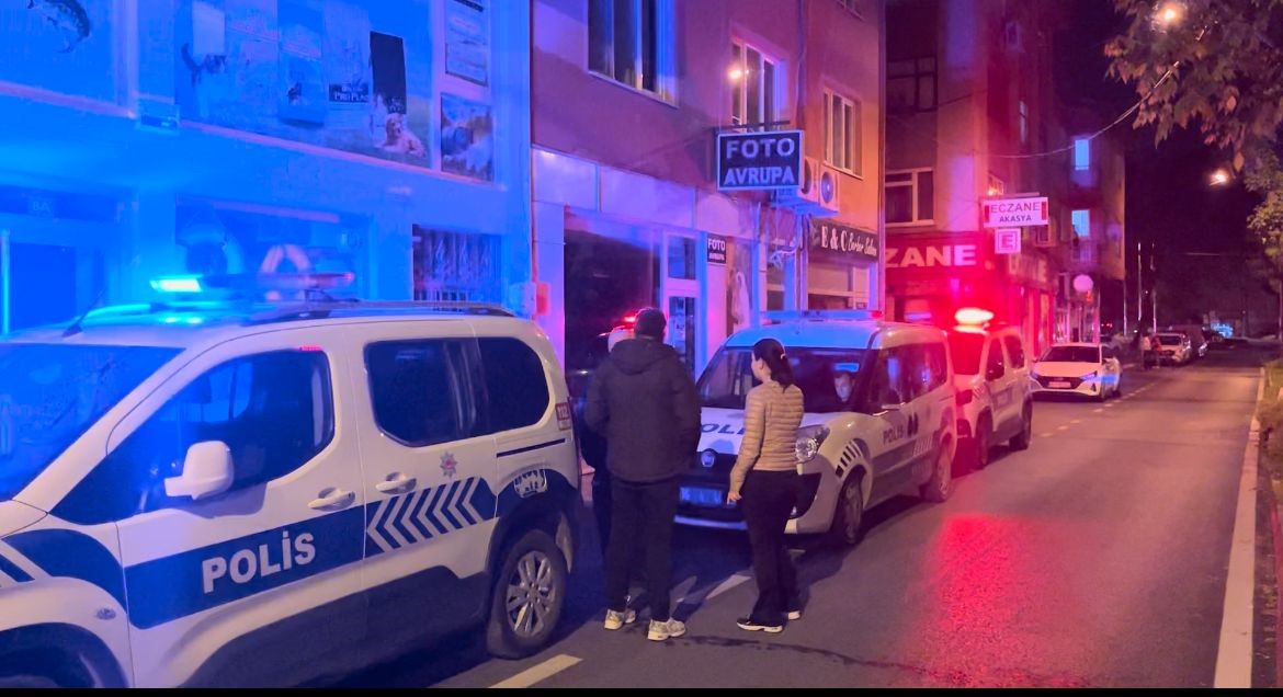 Önce husumetliler sonra aileler birbirine girdi... Kiracı, dükkan sahibini silahla yaraladı