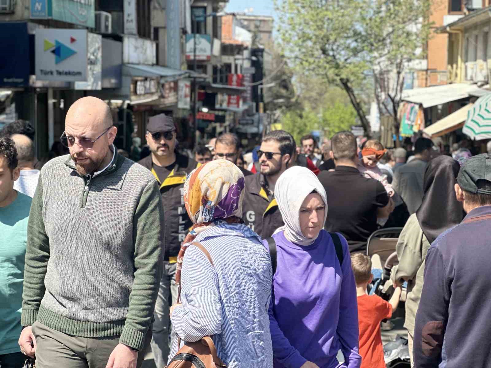 Bursa polisi bayram öncesi çarşı bölgesinde kuş uçurtmadı