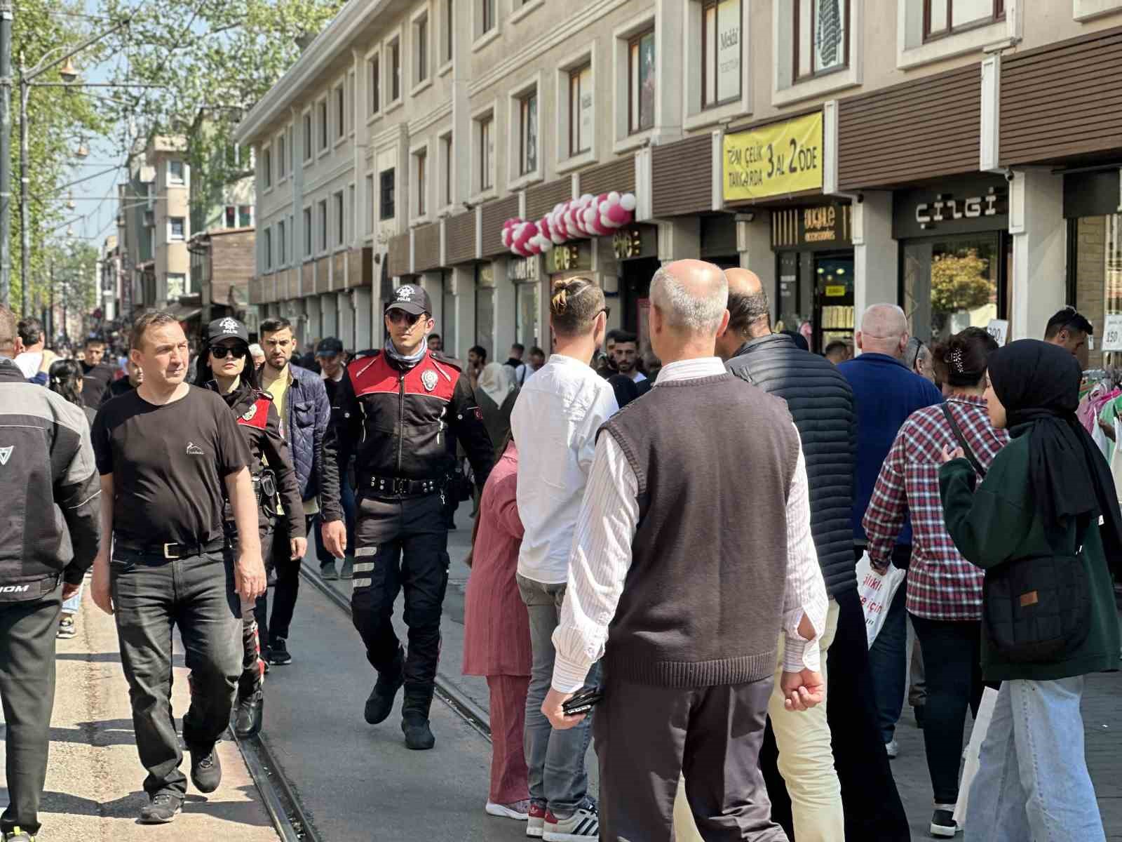 Bursa polisi bayram öncesi çarşı bölgesinde kuş uçurtmadı