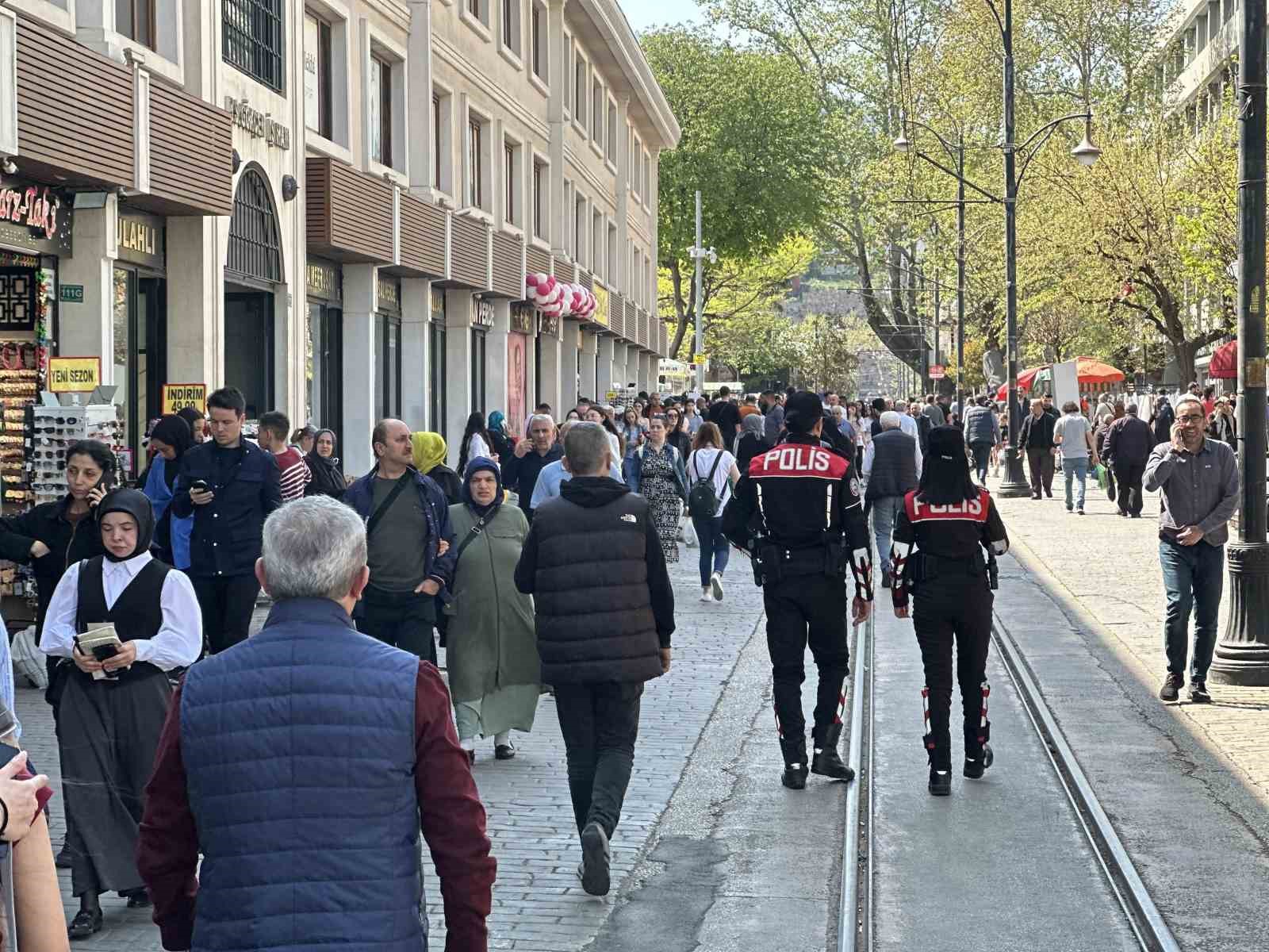 Bursa polisi bayram öncesi çarşı bölgesinde kuş uçurtmadı