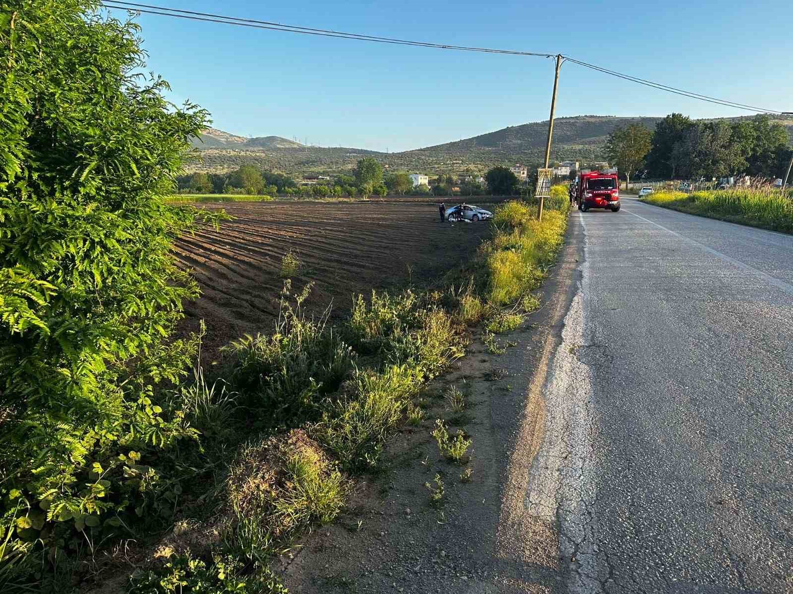 Karacabey’de otomobil taklalar atarak tarlaya uçtu: 1 ölü, 2 yaralı