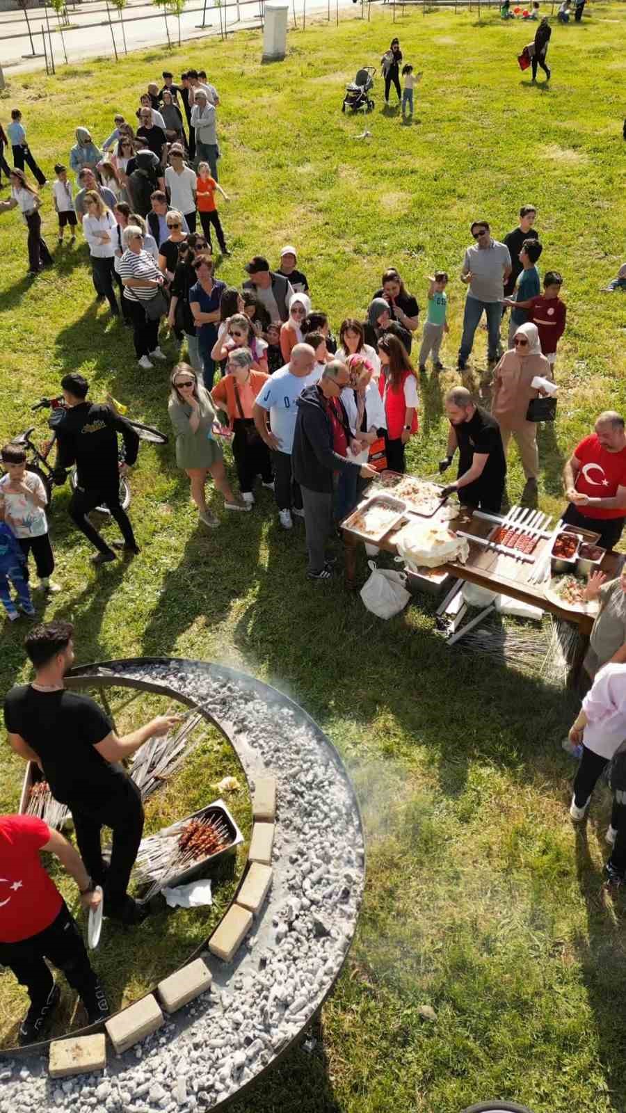 23 Nisan’da ay yıldızlı mangalda ciğer ziyafeti