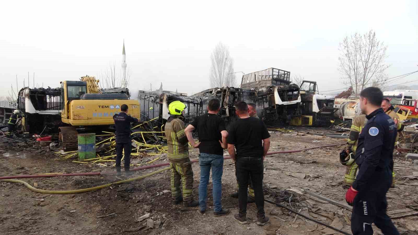 6 otobüs alev alev yandı, siyah dumanlar şehrin her yerinden görüldü