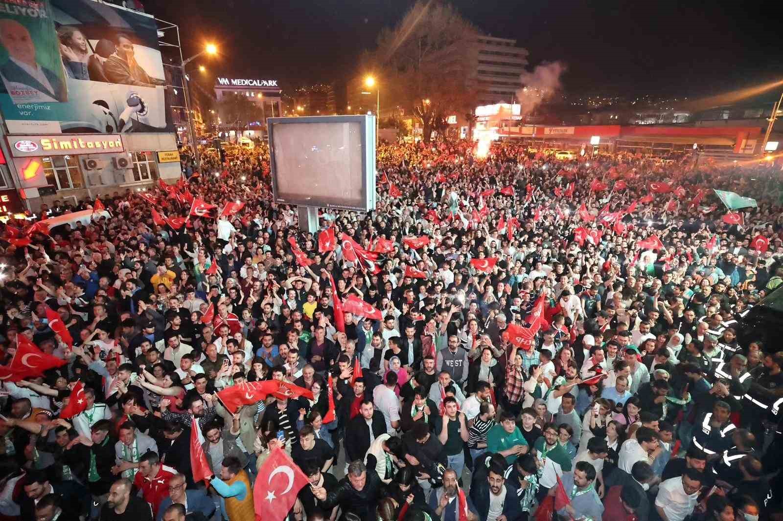 Bursa Büyükşehir’de yüzde 47,60 ile Bozbey, 6 ilçede CHP, 9 ilçede AK Parti, 2 ilçede İYİ Parti ipi göğüsledi