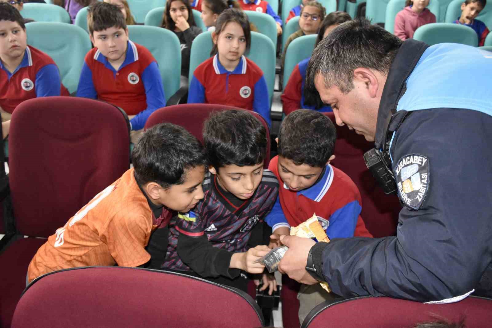 Karacabey’de çocuklar zabıta oldu