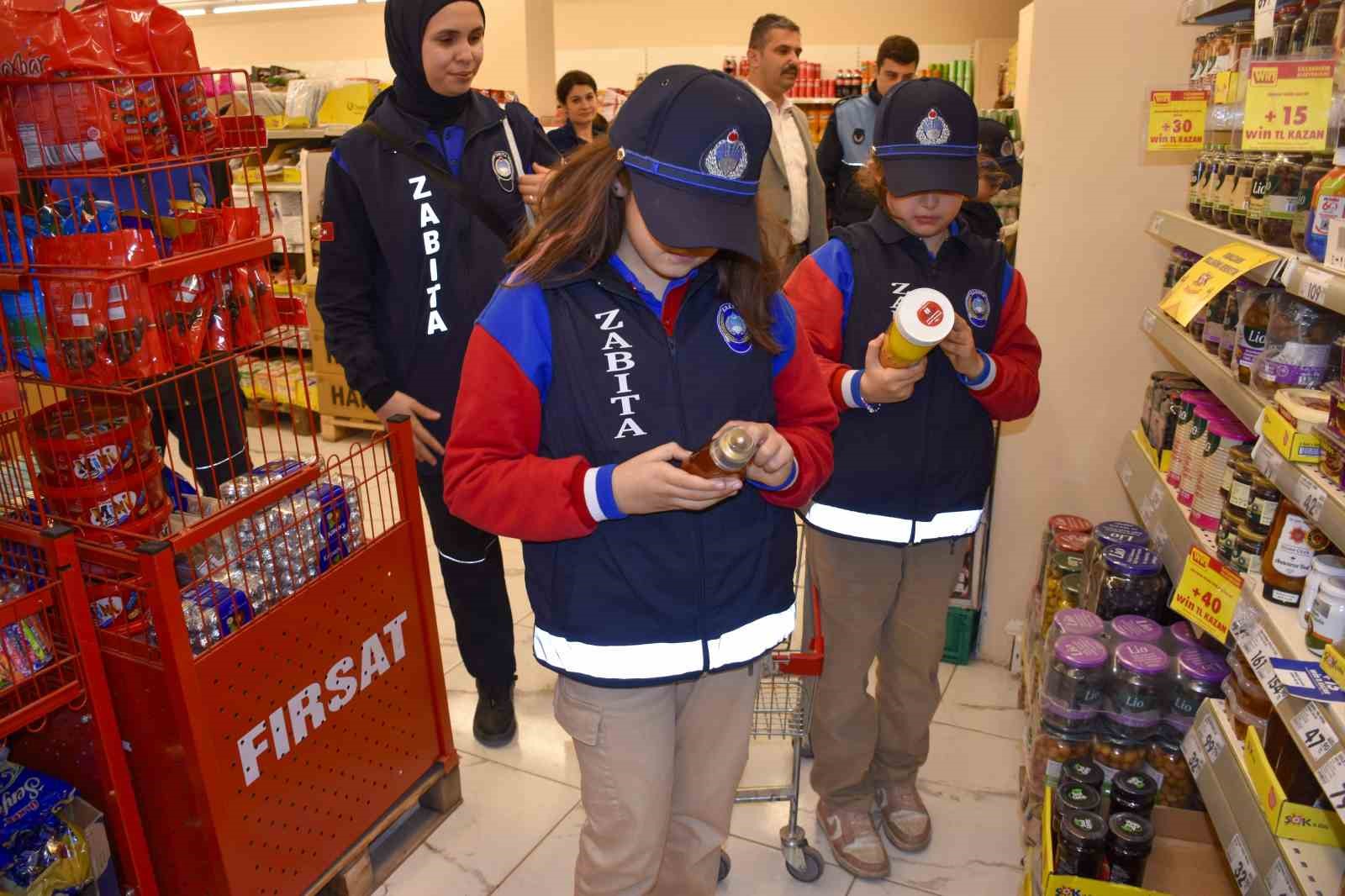 Karacabey’de çocuklar zabıta oldu