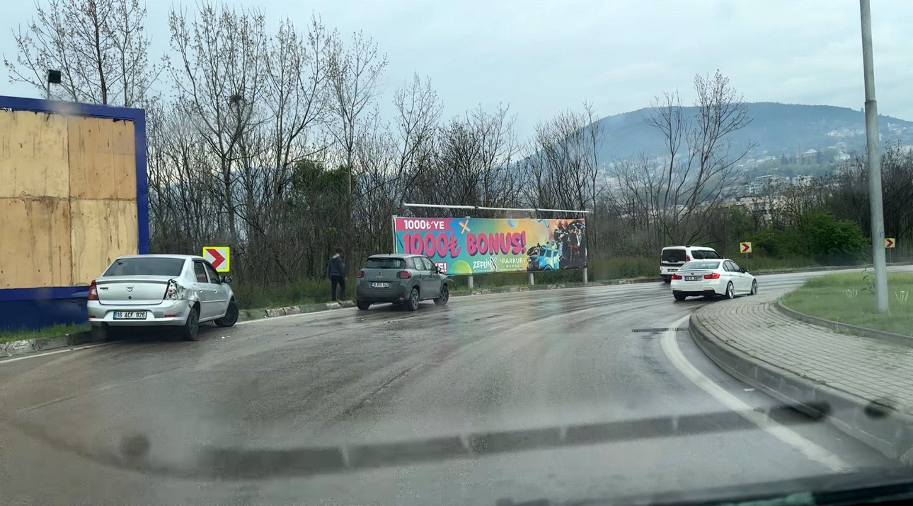 Yakıt deposu delinen tır, şehri birbirine kattı: 10 kaza