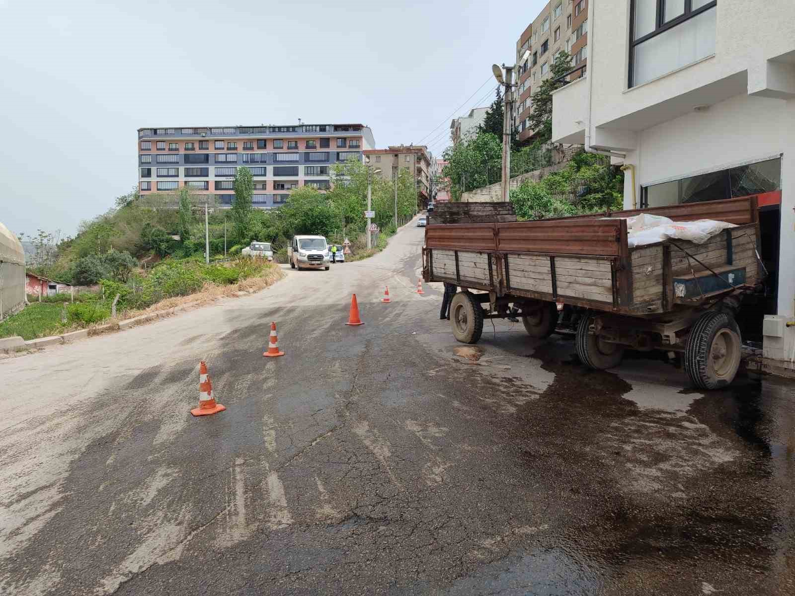 Kontrolden çıkan traktör kaza yaptı: 2 yaralı