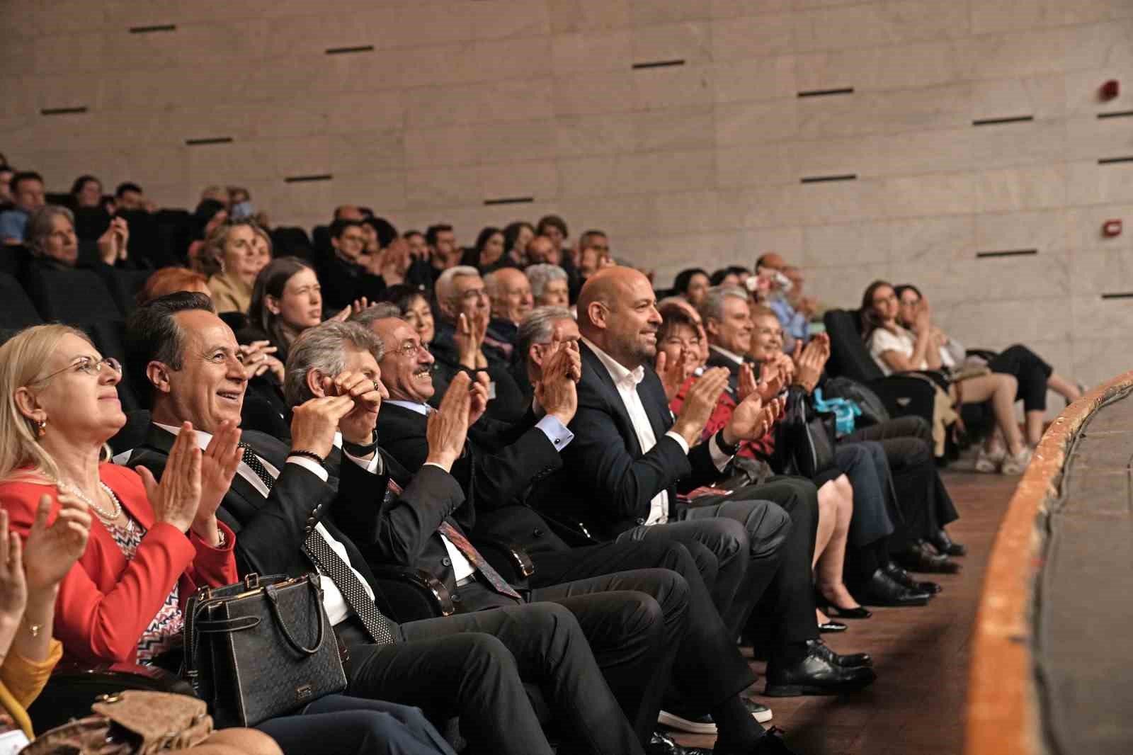 Prof. Dr. Ayhan Kızıl, vefatının 9. yılında senfonik konserle anıldı