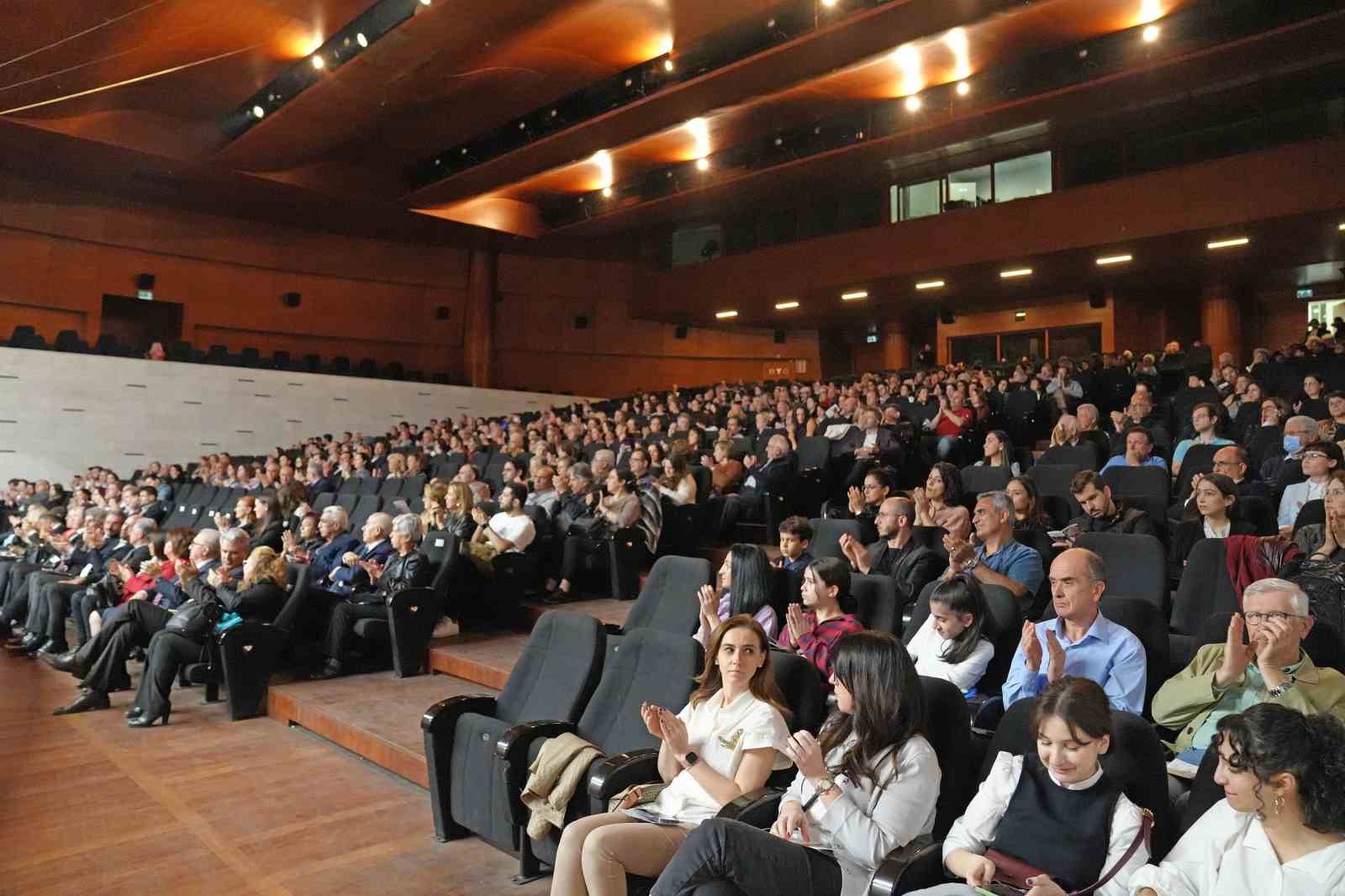 Prof. Dr. Ayhan Kızıl, vefatının 9. yılında senfonik konserle anıldı