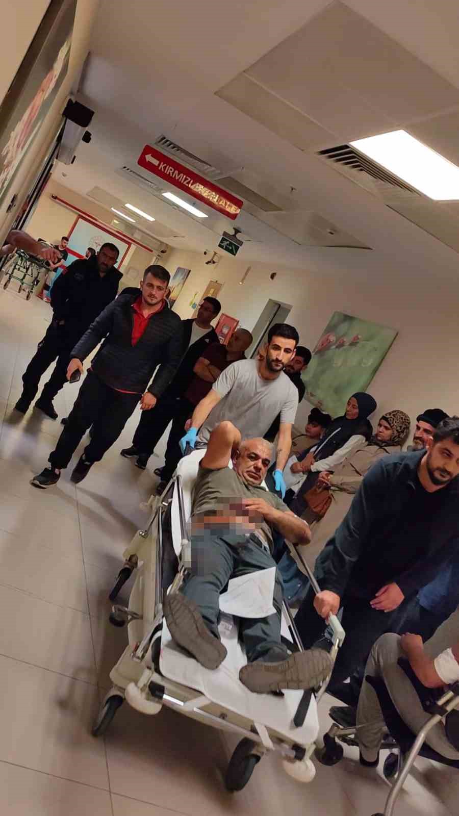 Bıçaklı kavga amatör kamerada: 2 yaralı