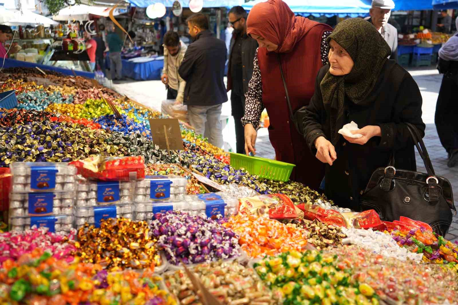 Bayram şekerleri tezgahlardaki yerini aldı