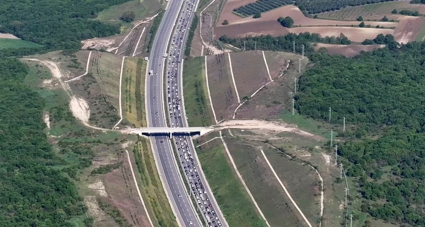 On binlerce insan yollarda İstanbul’a dönmeye çalışıyor