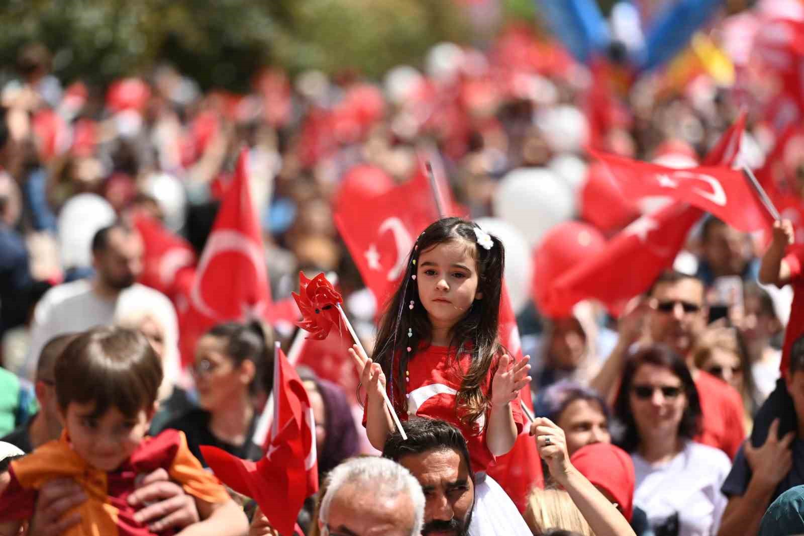 Bursa’da 23 Nisan coşkusu kentin dört bir yanını sardı