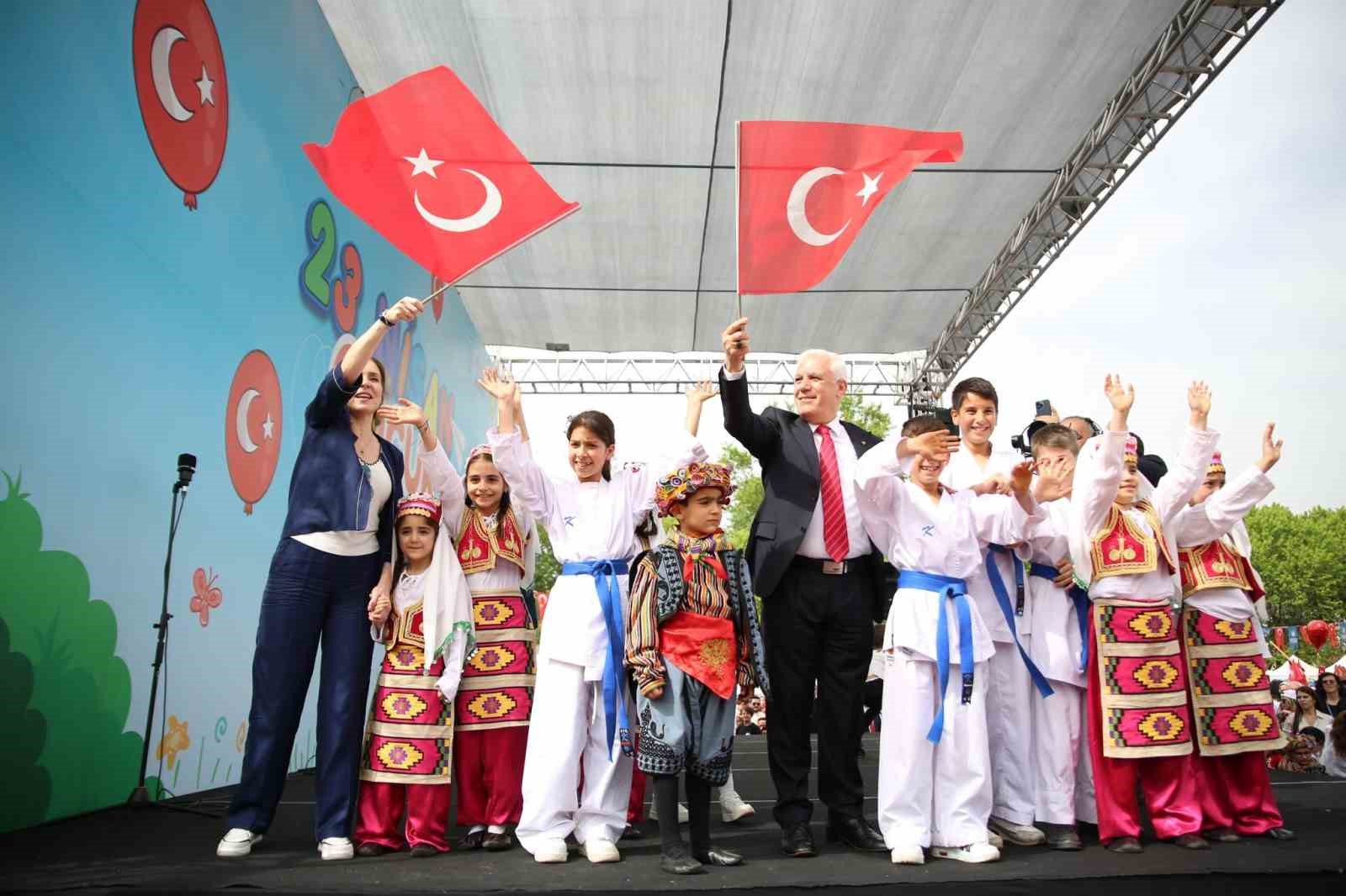 Bursa’da 23 Nisan coşkusu kentin dört bir yanını sardı