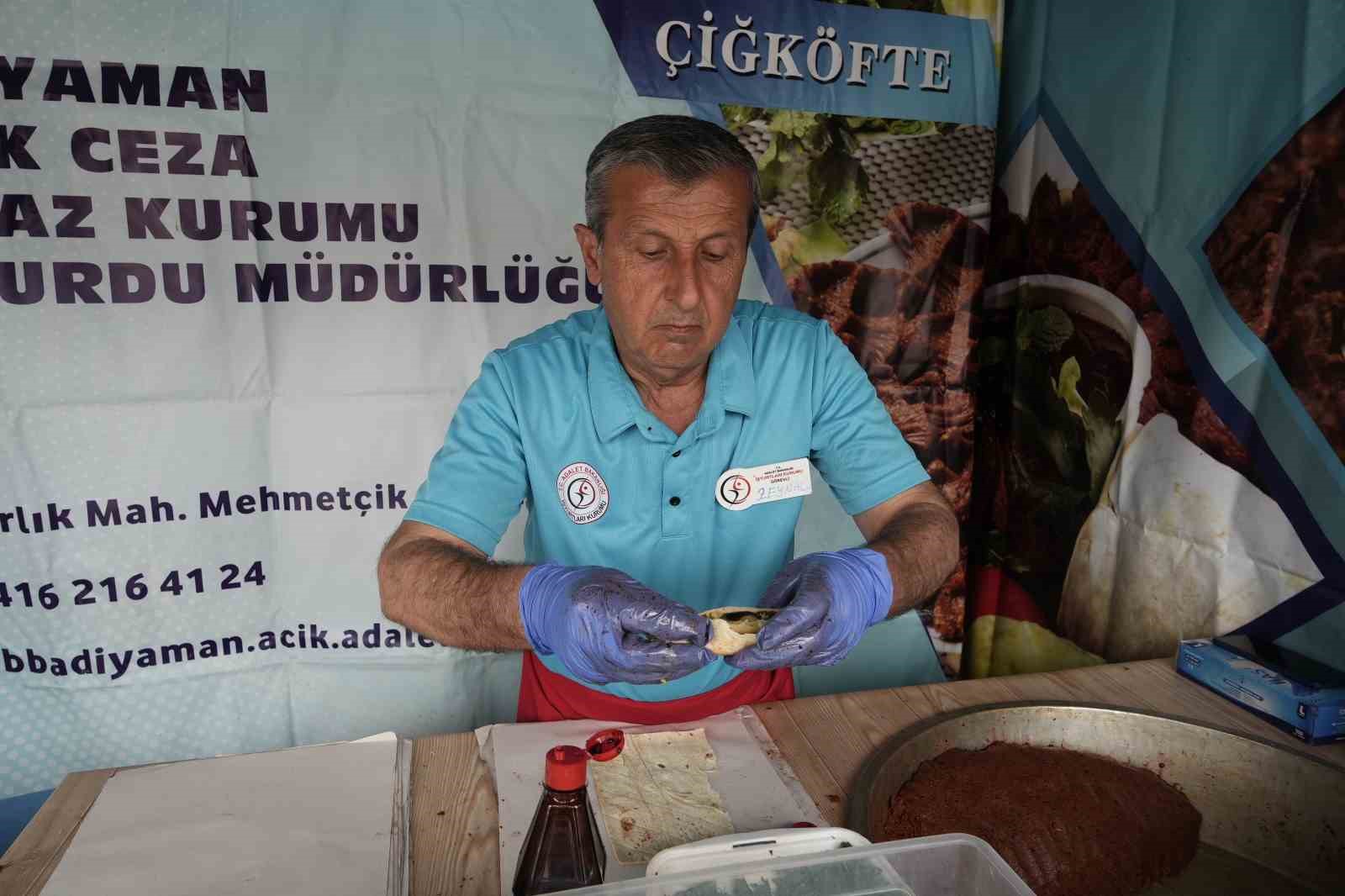 Cezaevindeki hükümlüler üretti, fuardaki ürünler yoğun ilgi gördü