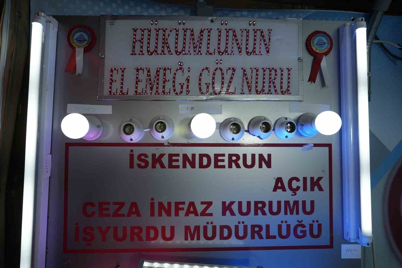 Cezaevindeki hükümlüler üretti, fuardaki ürünler yoğun ilgi gördü