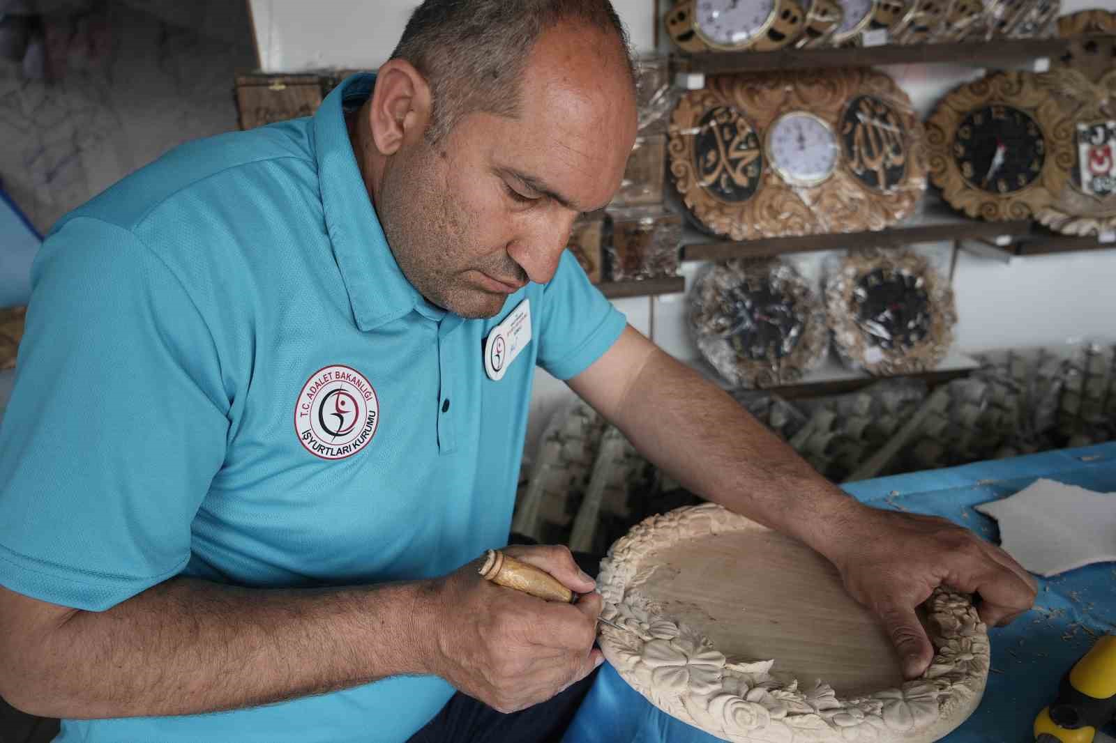 Cezaevindeki hükümlüler üretti, fuardaki ürünler yoğun ilgi gördü