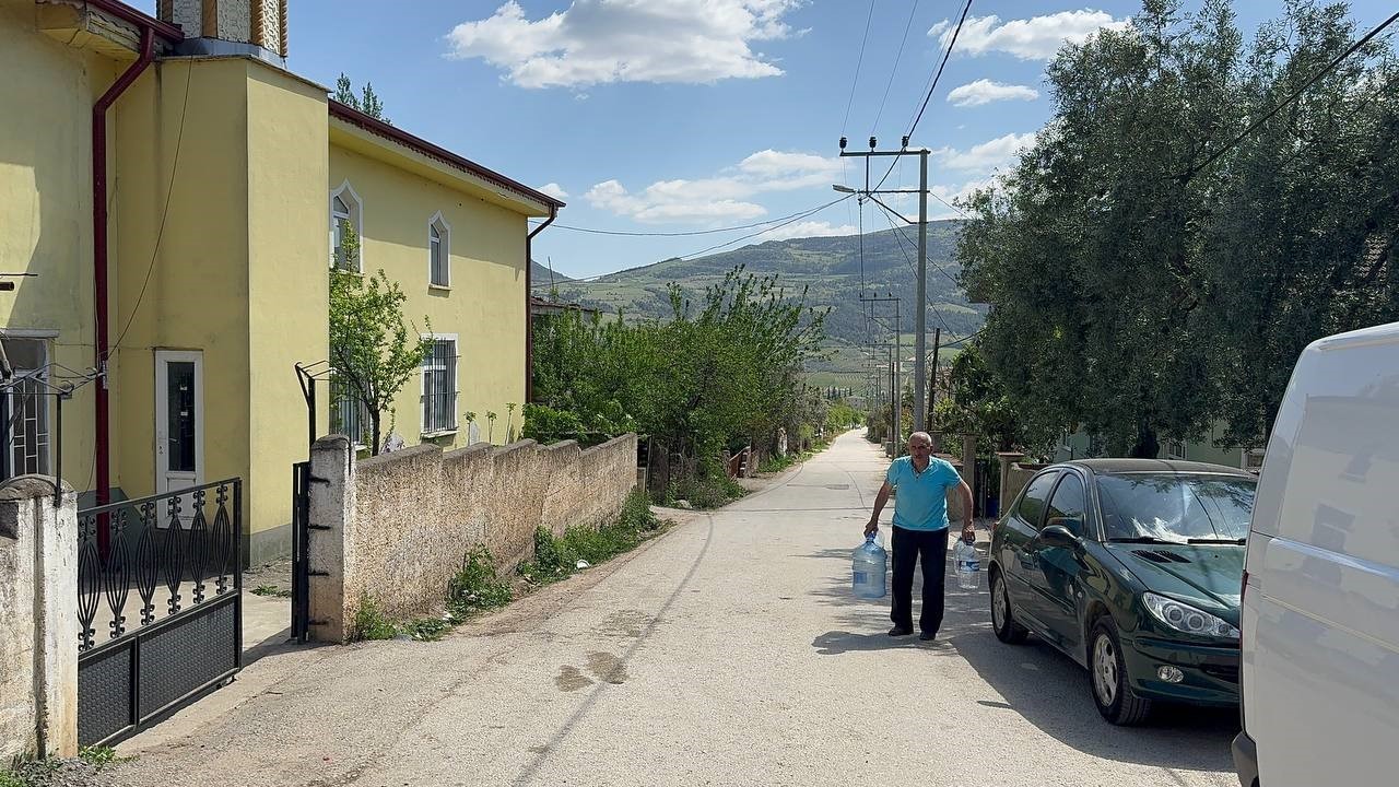 (Özel) Bu köyden şeker hastalığına iyi gelen su fışkırıyor