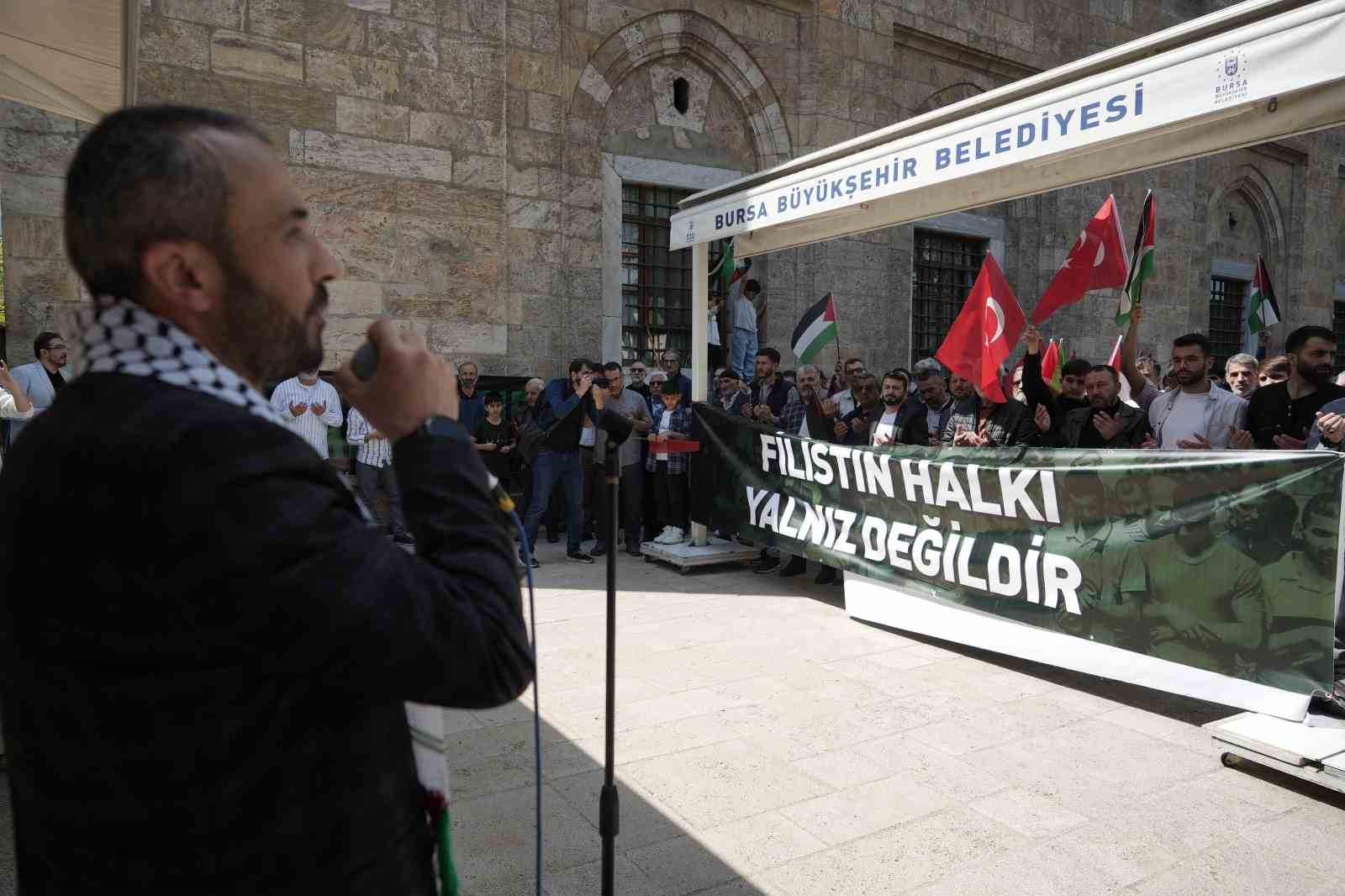 Gazze’de hayatını kaybedenler için gıyabi cenaze namazı kılındı