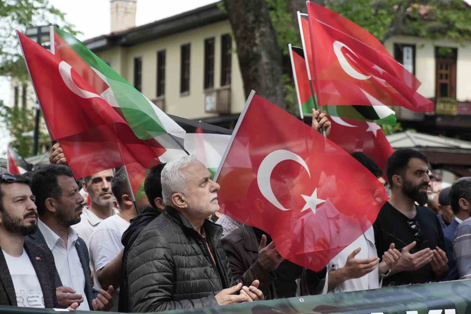 Gazze’de hayatını kaybedenler için gıyabi cenaze namazı kılındı