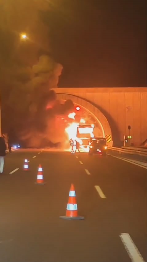 Orhangazi Tüneli’nde yolcu otobüsü alev alev yandı