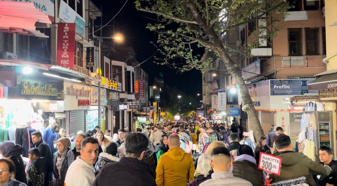 Bursa’da çarşılarda bayram yoğunluğu yaşandı