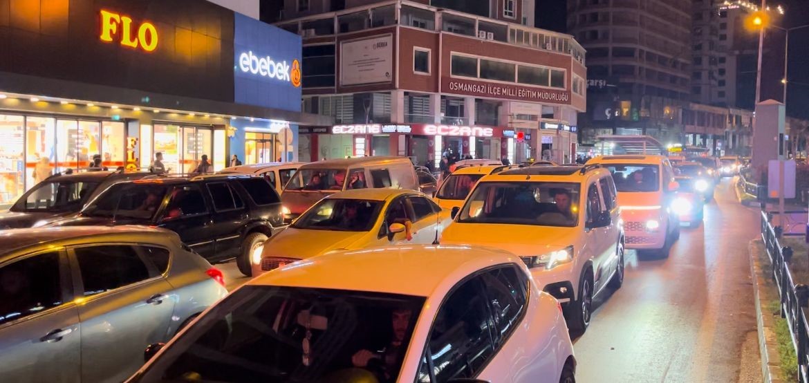 Bursa’da çarşılarda bayram yoğunluğu yaşandı