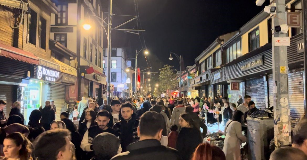 Bursa’da çarşılarda bayram yoğunluğu yaşandı