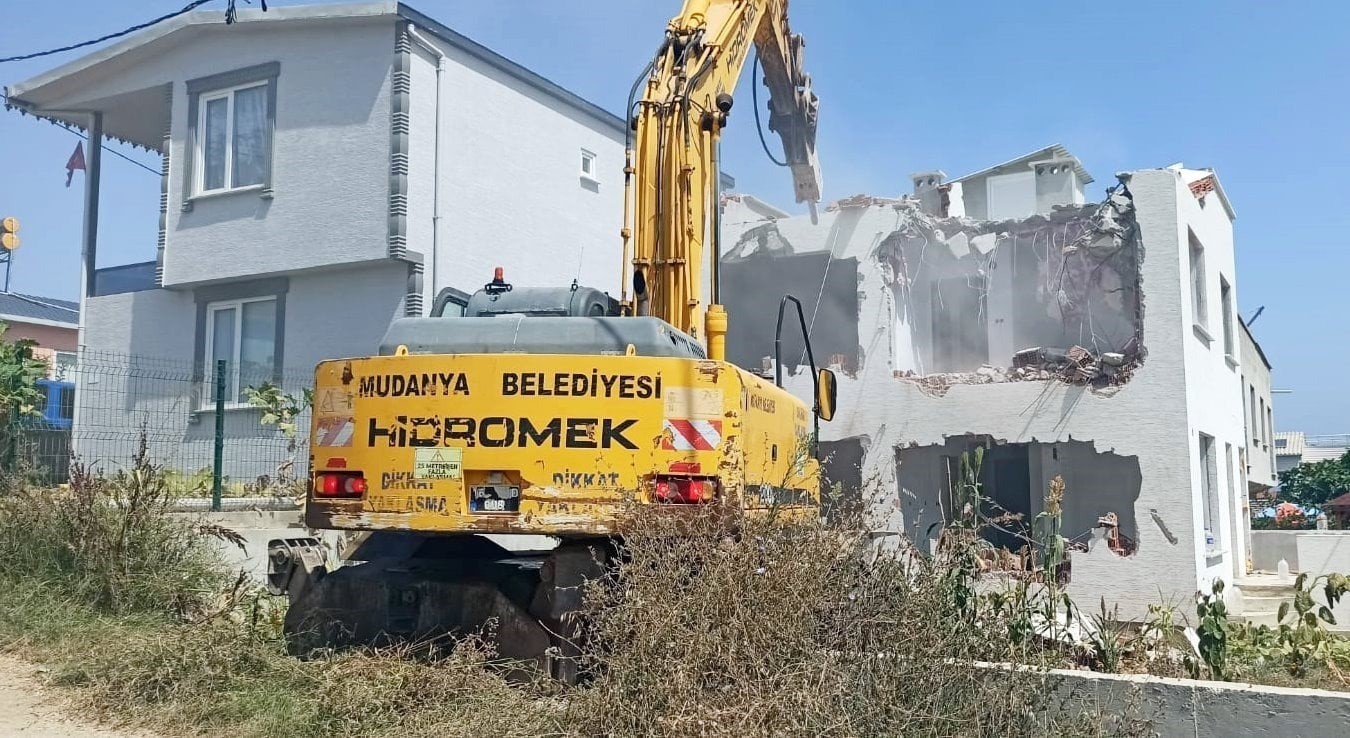 Mudanya 5 yılda 40 kaçak yapı yıkıldı