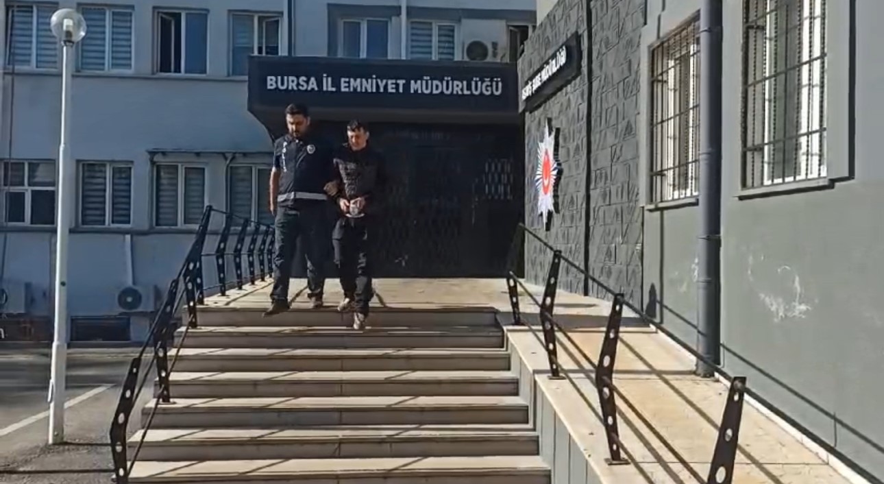 Cezaevinden yeni çıktı, sevgilisinin canı sıkılınca otomobil çaldı, yine cezaevine girdi