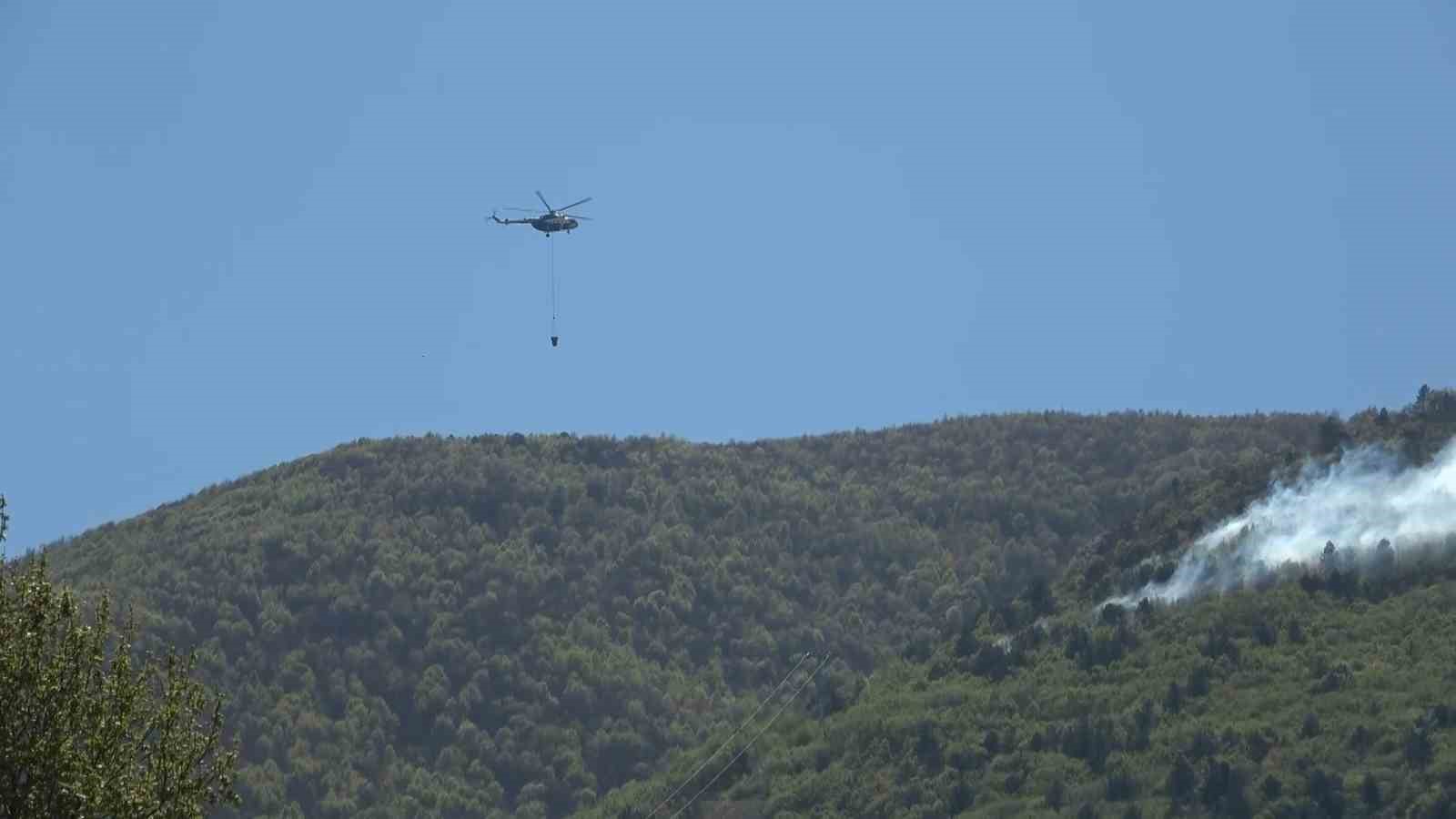 Uludağ eteklerinde çıkan yangına havadan ve karadan müdahale sürüyor