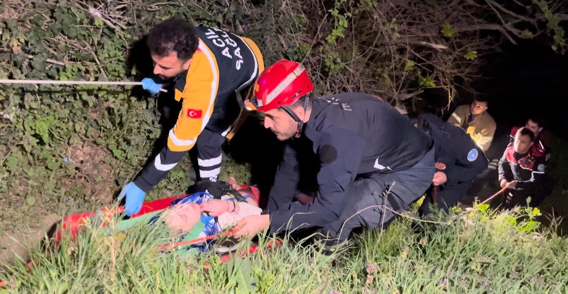 Manzarayı izlerken canından oluyordu: Mahsur kalan genci itfaiye ekipleri kurtardı