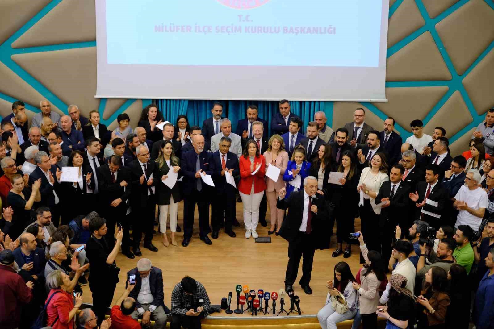 Şadi Özdemir mazbatasını alarak görevine başladı