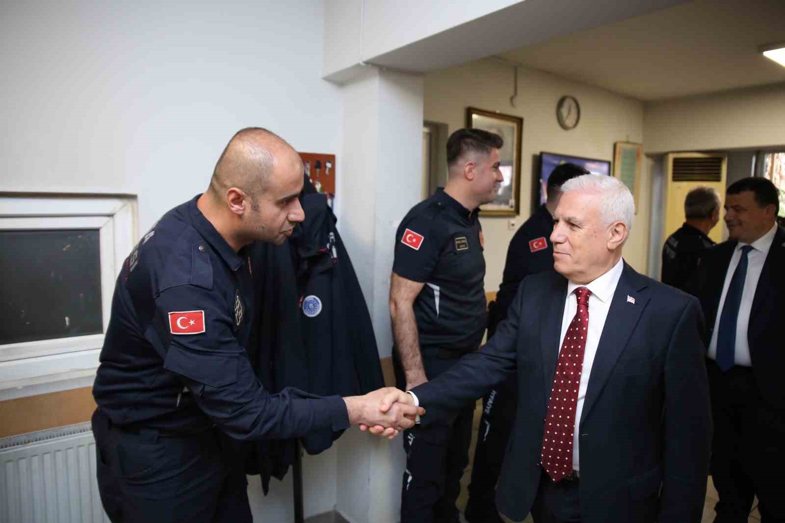 Başkan Bozbey’den Büyükşehir çalışanlarına bayram ziyareti